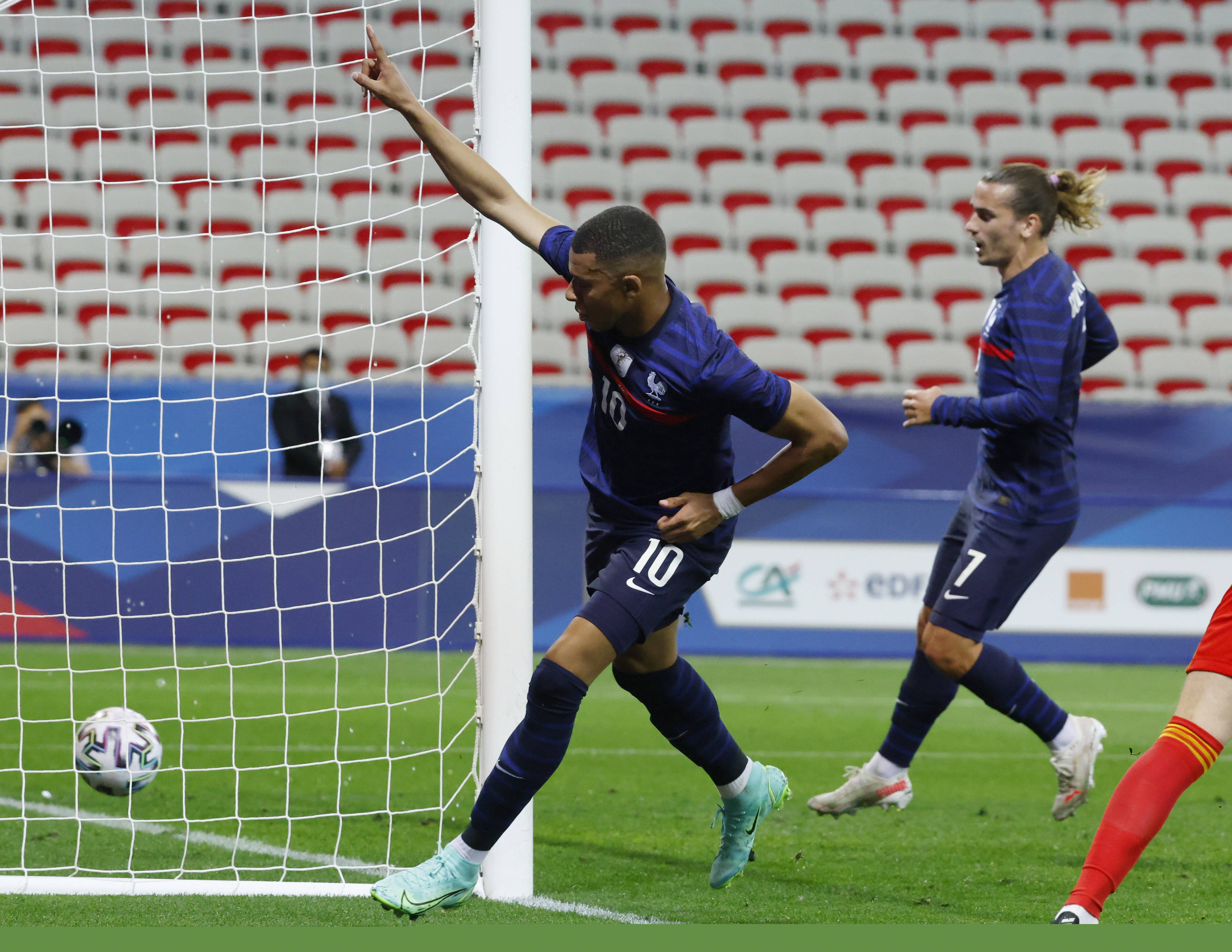 世俱杯-劳塔罗失良机 国米0-2弗鲁米嫩塞止步16强 [世俱杯国际米兰]
