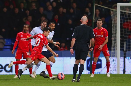 又伤了！巴萨官方：奥尔莫左肩脱臼，预计伤缺一个月（巴萨官宣奥尔莫左肩脱臼，预计缺阵一个月）